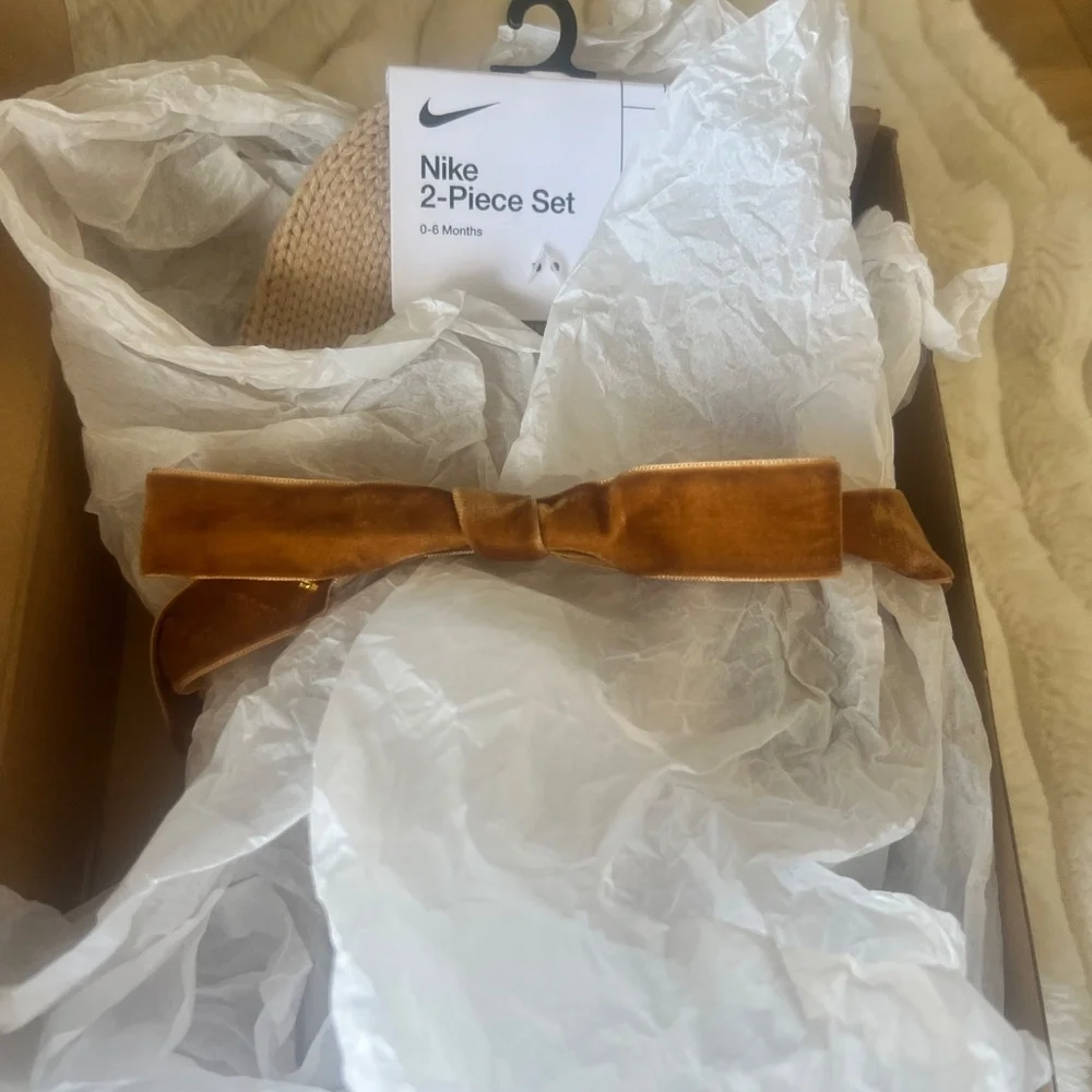 Nike Knit Crochet Beenie&Boottie set , Beautifully gift wrapped - Picture 4 of 5